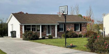 8 Ewell Dr, East Berlin