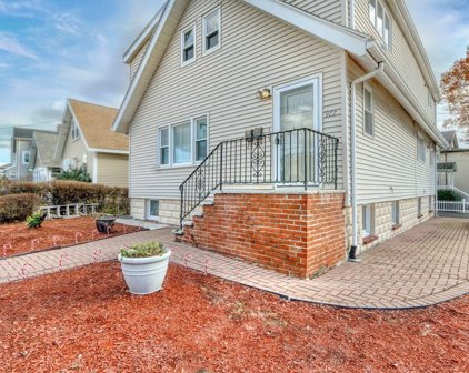 977 Eastern Ave, Malden