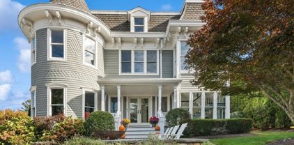8 Landing Road, Huntington