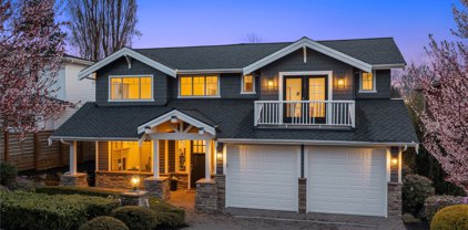 6715 111th Avenue NE, Kirkland