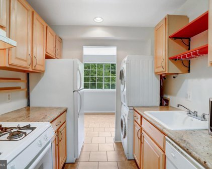 1521 Colonial Dr Unit #203, Woodbridge