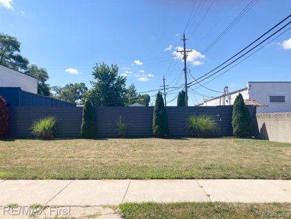 1450 BROWNING, Ferndale
