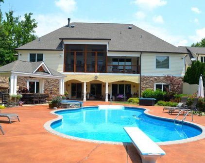 102 White Oaks Lane, Canton