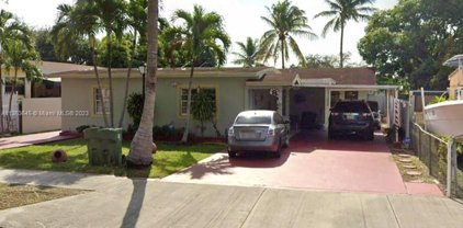 832 E 30th St, Hialeah