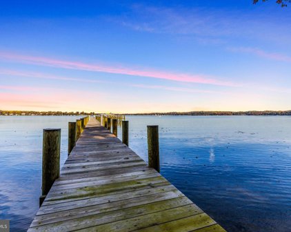 941 Sahlin Farm Rd, Annapolis