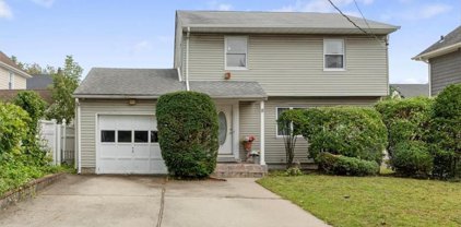 11 Vernon Court, Rockville Centre