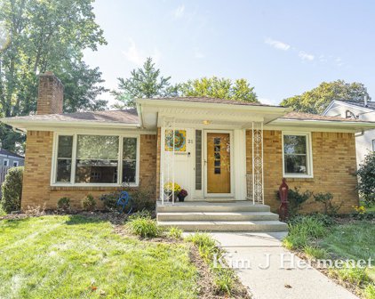 21 Holmdene Boulevard NE, Grand Rapids