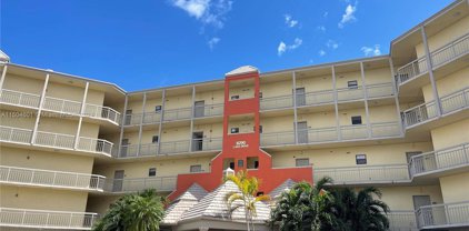 8290 Lake Dr Unit #223, Doral