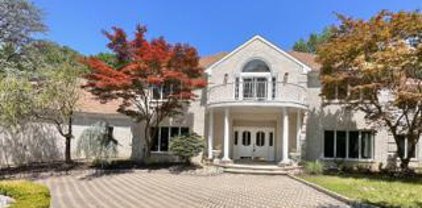 6 Richards Way, Holmdel
