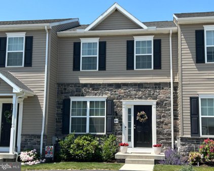 61 Holstein Dr, Hanover