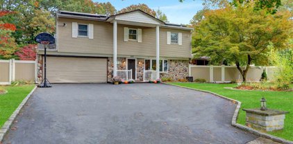 103 Woodview Lane, Centereach