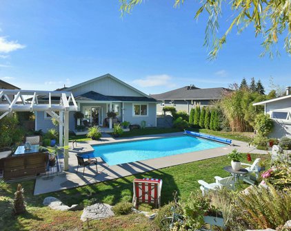 6368 Samron Road, Sechelt