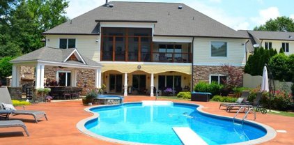 102 White Oaks Lane, Canton