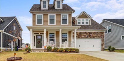 102 Cloverleaf Drive, Central Suffolk