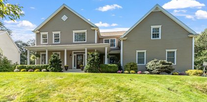 4 Brookside Rd, Southborough