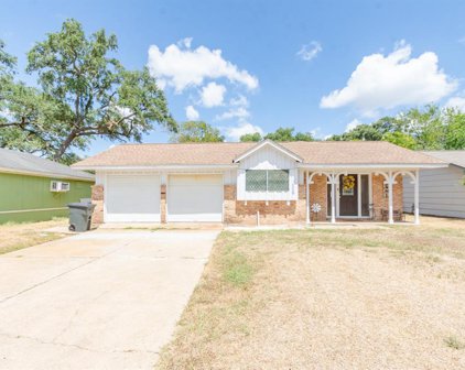 110 Pin Oak Street, Lake Jackson
