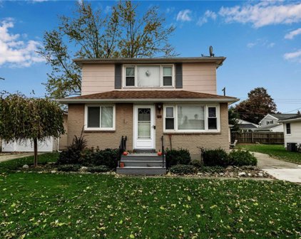 82 Colette Avenue, Cheektowaga