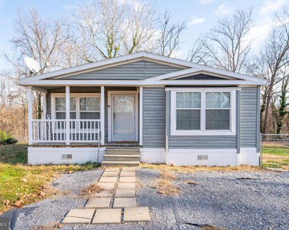 276 Burnside Dr, Falling Waters