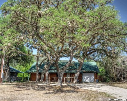 88 Wood Hollow Dr, Leakey