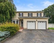 7 Leon, Centereach image