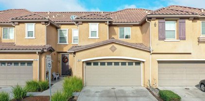 253 Washington Dr, Brentwood