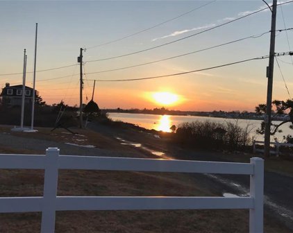 22 Edith  Road, Narragansett
