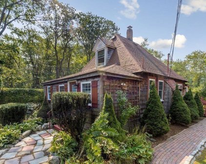 122 Trenton Rd, Dedham