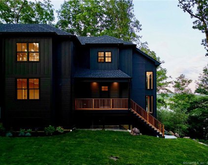 33 Lake Drive South, New Fairfield