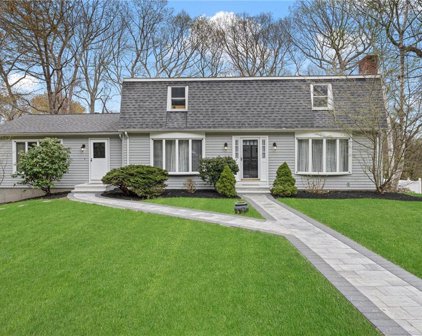 15 Crestridge  Drive, East Greenwich