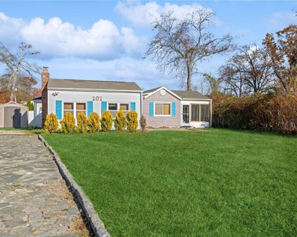 101 Trafalgar Drive, Shirley
