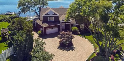 916 Wateredge, Hewlett Harbor