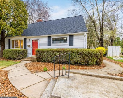 3119 Chepstow Ln, Falls Church