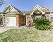 610 W Country Grove Circle, Pearland image