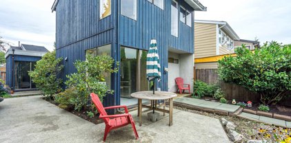 893 Pinebrook Place, Coquitlam