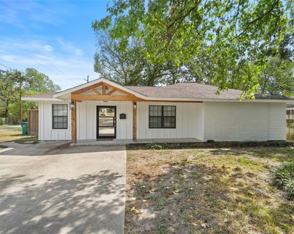1802 N Roberson Street, Conroe