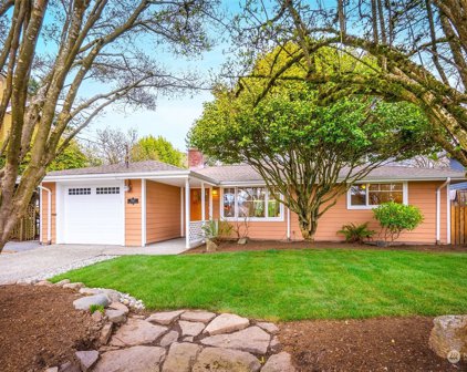 6832 15th Avenue NE, Seattle