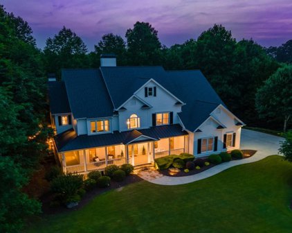 735 Lake Mist Cove, Milton