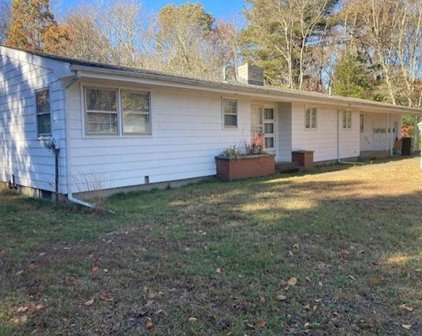 276 Dillon Ln, Swansea