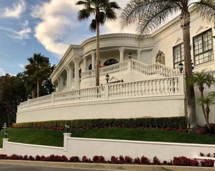9935  Kip Dr, Beverly Hills