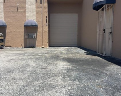 1573 W 38 Pl, Hialeah