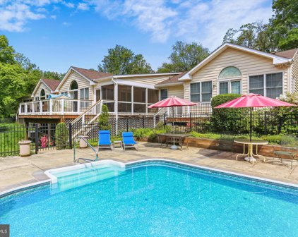 5806 Dimes Rd, Rockville