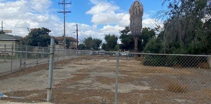 212 VICTORIA Avenue S, Corona
