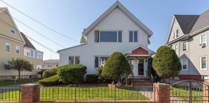 11 Upland Road, Everett