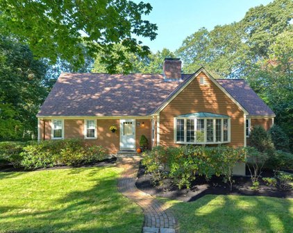 28 Checkerberry Ln, Framingham