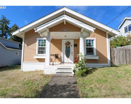 141 N HENRY ST, Coquille