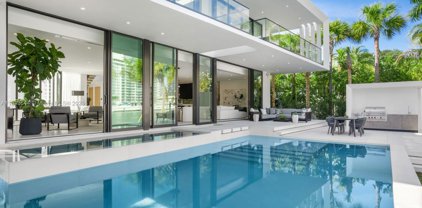 5777 Pinetree Dr, Miami Beach