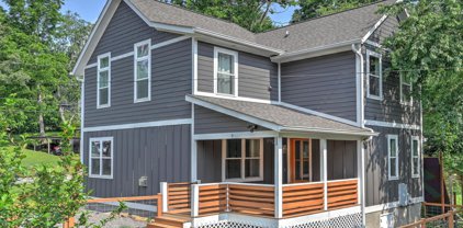 9 Pennsylvania  Avenue, Asheville