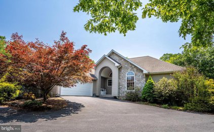 94 Medfords Ln, Berkeley Springs