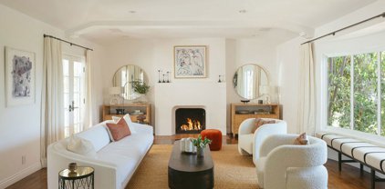 1545 N Kings Road, Los Angeles