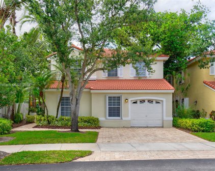 911 Garnet Cir, Weston